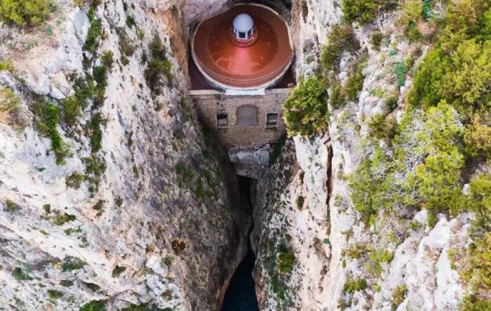 Vista aerea del santuario prima del restauro