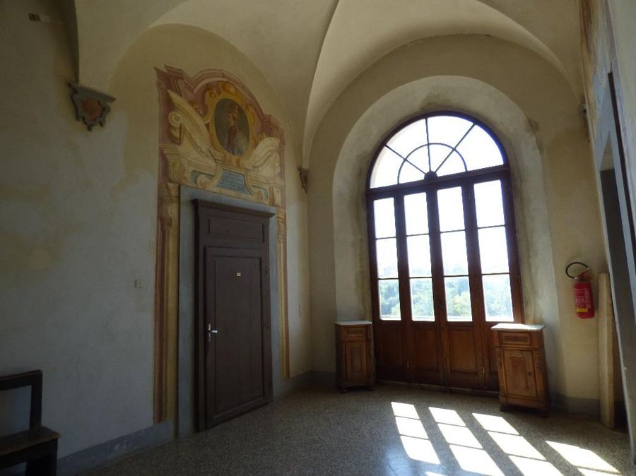 Corridoio con decorazioni ad affresco